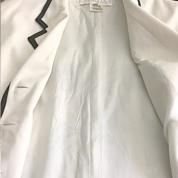 ESCADA Cream and Black Classic Wool Blazer - Picture 13 of 14